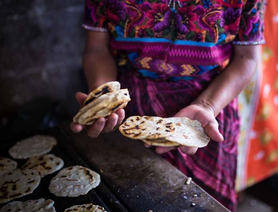 https://tastytours.mx/wp-content/uploads/2022/08/tortillas-ceremoniales.jpg